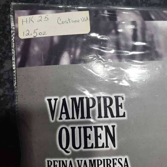 Vampire Queen- Halloween Costume- Size: Child Small- New- RRR Halloween Kids - Picture 3 of 3